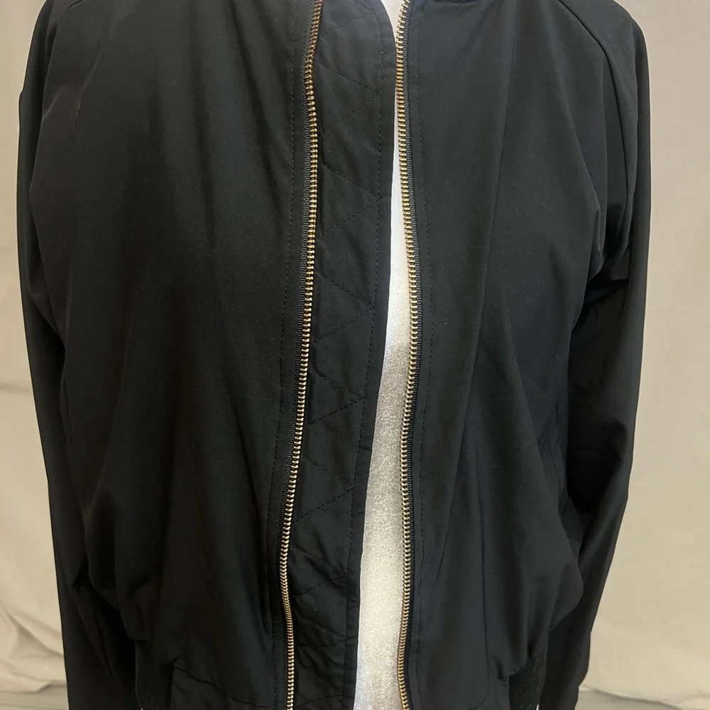 Alibon Fit Women’s Black Bomber Jacket Sz M Gold Zipper Athleisure Retro Travel - Picture 3 of 9